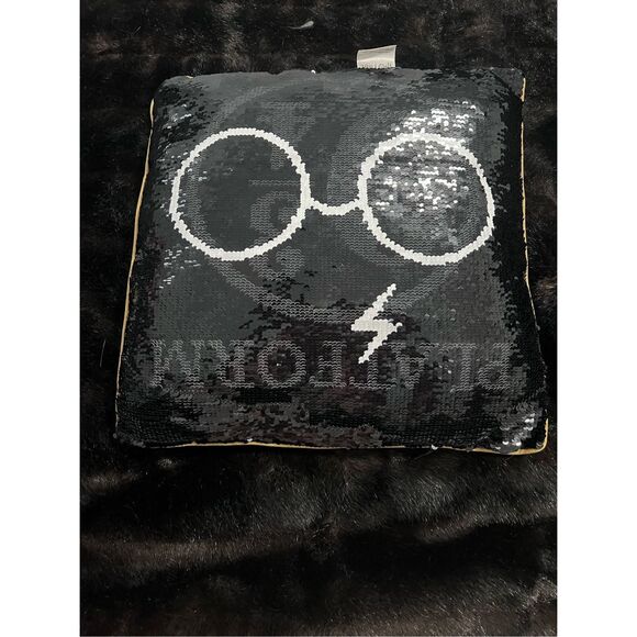 Harry Potter Changing Reversible Sequin Throw Pillow Platform 9 3/4 Spectacles - Picture 2 of 2